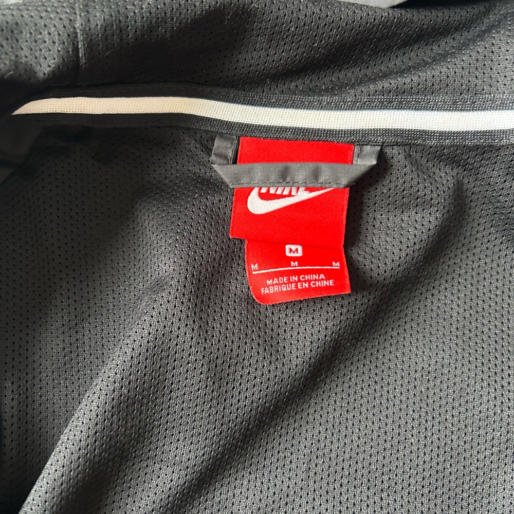 Nike Black Full-Zip Windbreaker Jacket with Hood - Picture 5 of 5